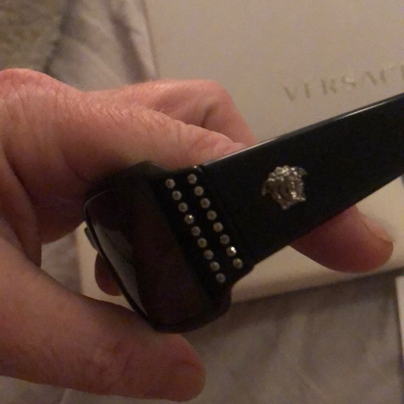 🔥❤️Versace 🕶🔥❤️ - Picture 3 of 5